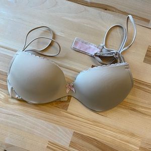 Tan/Nude Victoria’s Secret bra